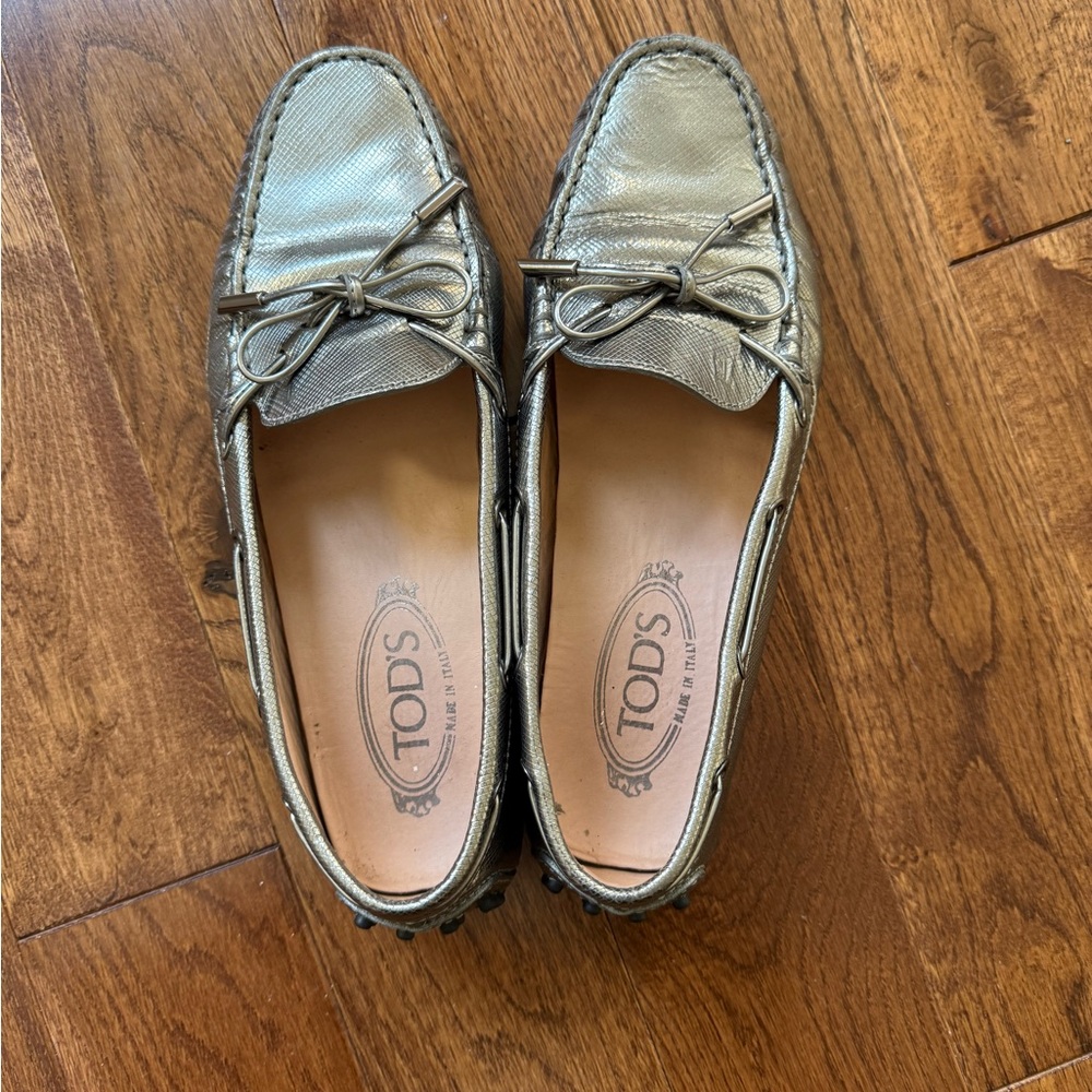 Tods Metallic Loafers with Bow Detail - Picture 2 of 5